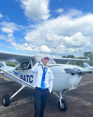 Thanawin Teeraphosukarn Instagram - Single-engine completed✅ 
My last flight with my family and nong Bravo
.
.
.
.
.
Next station multi-engine✌🏻