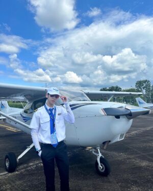 Thanawin Teeraphosukarn Instagram - Single-engine completed✅ 
My last flight with my family and nong Bravo
.
.
.
.
.
Next station multi-engine✌🏻