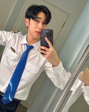 Thanawin Teeraphosukarn Instagram - 2ขีดที่ไม่ใช่โควิด🥹💙
