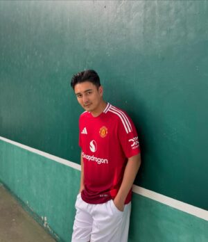 Thanwa Suriyajak Instagram - แฟนผีห้ามพลาด ชุดฤดูกาลใหม่ Man Utd  2024-25 kit @ari_football #AriFootball #FootballForAll