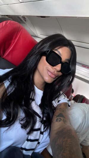 Thauny Raquel Instagram - Eu juro que queria ser só uma princesa 😂💅🏾🤡