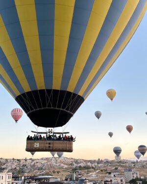 Thauny Raquel Instagram - Balloon ride in Cappadocia 🎈