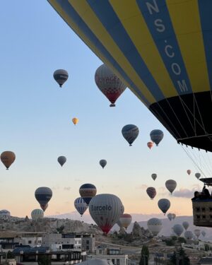 Thauny Raquel Instagram - Balloon ride in Cappadocia 🎈