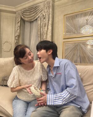Theepakorn Kwanboon Instagram - สุขสันต์วันมารดาอันประเสริฐของลูกนะค้าบ🤍