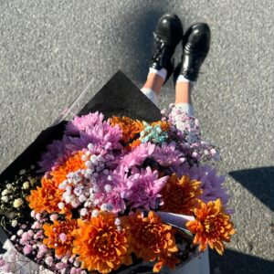 Theresa Frostad Eggesbø Instagram - Been looking forward to share an update on my new music and that @istanbul_string_quartet are playing strings on my new album 🥹 
It is a dramatic, melancholic and cinematic contribution. 
Just as fits my soul. 
Here are some snippets of my songs, and strings written by @bard.berg. Thank you @istanbul_string_quartet. (@istanbulstrings )