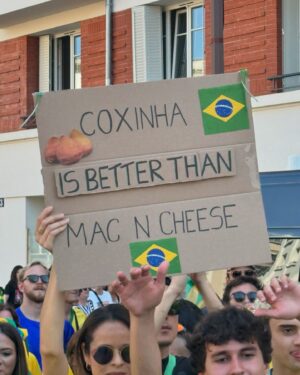 Thiago Alves Instagram - Who agrees with me? I know coxinha is better than Mac and cheese. 

Quem concorda comigo? Coxinha é melhor que Mac and Chesse.