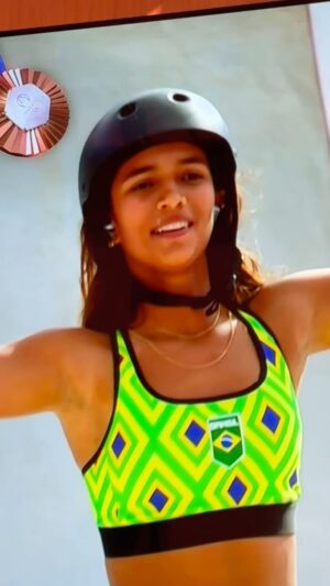 Thiago Fragoso Instagram - A melhor! Não tem pra ninguém!
Você é incrível @rayssalealsk8 
Eu sempre choro com ela, gente… Emocionante!!
👏🏽👏🏽👏🏽👏🏽
#bronze #paris2024 #skate