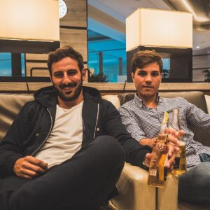 Thibaut Morgado Da Costa Instagram - "Ce n'est pas tant l'intervention de nos amis qui nous aide, mais le fait de savoir que nous pourrons toujours compter sur eux." 📝 : Epicure 📸 : @davidviarouge 🍻 : @thiibmorgado & @manosagdiyev