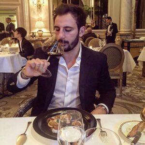 Thibaut Morgado Da Costa Instagram - Le vin est ce qu’il y a de plus civilisé au monde 🍷 #georgev #fourseasons #3etoilesmichelin #lev #wine #chevalblanc