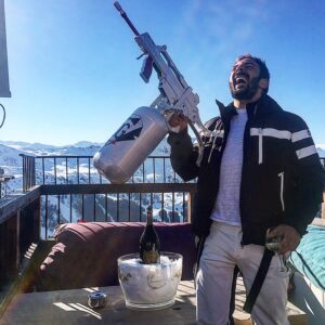 Thibaut Morgado Da Costa Instagram - 🔫🐼🍾 Chaaaaaaaaampagne shower #meribel #valthorens #courchevel #menuires  #3vallees #weekend #friends #champagne #foliedouce #sunday #champagneshowers #richissitudes