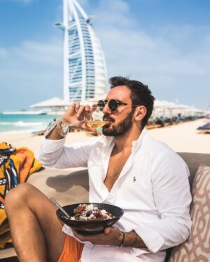 Thibaut Morgado Da Costa Instagram - Quand le mensonge prend l’ascenseur, la vérité prend l’escalier, elle met plus de temps mais finit toujours par arriver. 
Laisse parler ton coeur, interroge les visages, n’écoute pas les langues ...