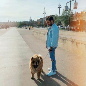 Thibaut Morgado Da Costa Instagram - Les chiens ont juste besoin de vous et d’amour, c’est tout. Koda🐻
.
.
.
#france #bordeaux #south #weekend #family #dog #love #walk #sun #back #you #king #koda #bear #lionking #🐻 #love #jetaime
