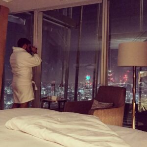Thibaut Morgado Da Costa Instagram - My favorite place in London 🇬🇧 #london #england #🇬🇧#theshard #shard #shangrila #room #view #weekend #chill #night #goodnight #bed #relax #travel #globetrotter #hard #life #ciao #