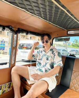 Thomas Chang Instagram - Missing Phuket 🇹🇭
整理照片的時候發現
原來笑容是有能量的
竟然被自己的笑療癒了🥺🥺
看來最近壓力真的太大
要好好調整自己才行👽 #throwback