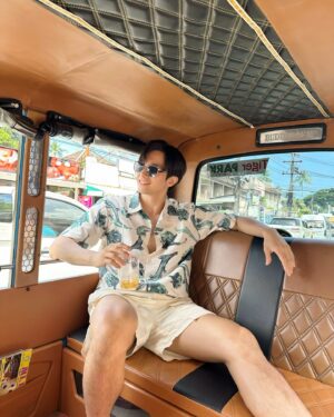 Thomas Chang Instagram - Missing Phuket 🇹🇭
整理照片的時候發現
原來笑容是有能量的
竟然被自己的笑療癒了🥺🥺
看來最近壓力真的太大
要好好調整自己才行👽 #throwback