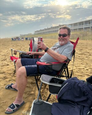 Thorgy Thor Instagram - Montauk Family photo dump. 🏖️🦞🐟. I’ve been going every summer since I was born. #longisland I love my dad so much ❤️. Highlights: competitive scavenger hunt, fireworks at the bonfire, celebrating my sisters’ bday 🎂, mini golf (no photos were taken due to the competitive focus of everyone involved), building sand castles with 90 children in the heat, devouring a full 2lb lobster 🦞 at Gosmans & sitting on my butt on the beach. Boop! 😜🐚⛱️🌊☀️