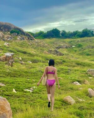 Thùy Anh Instagram - Hoa hồng trên cỏ xanh 🌸 #thuyanh #thuỳanh #phuyen