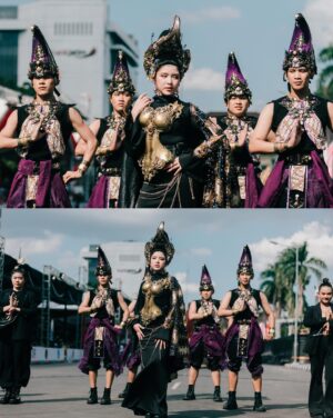 Tiara Andini Instagram - GLAD TO BE BACK FOR JEMBER FASHION CARNAVAL! 
terimakasih untuk semua yang udah support aku. terimakasih sebanyak banyaknya untuk kak @bubahalfian yang telah merealisasikan keinginan kita semua. thank you segala bantuannya kebin, kak ivan, mas tama, mas iwan, dll.
for all my 10 dancers yang dikabarin cuma h-2 and u guys did it perfectly fire?! GONG!
untuk abang abang yg dorong keretaku dan back dancers lainnya thank u so much. 
and of course my lovely team @pingsbraid @milsonmassie @fawzypadly yang sama sama gaada istirahatnya tapi masih totalitas bikin aku cans kewl perf makasih banyak! <3 
last, yang gak disangka sangka adalah mootiara surabaya, mootiara jogja juga ikutan hadir untuk nonton aku di Jember! tentu ada mootiara jember juga yang dateng. 
terimakasih banyak JFC sudah menjadi salah satu saksi perjalanan karirku dari dulu sampe sekarang, sudah 4x ikut defile yang berbeda tiap tahunnya tapi gapernah ada kata bosen pengen ikutan lagi. 
antusias penonton yang tiap tahun makin hebohh, itu yang bikin ilang rasa capek.
THANK YOU FOR ALL THE LOVE