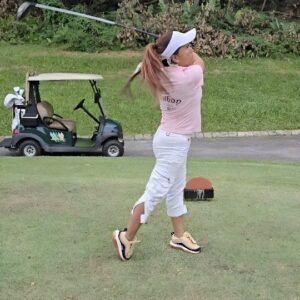 Tiara Jacquelina Instagram - Golf lesson on the course today with Iqbal and Dani from @bigshot.asia ⛳️🏌️‍♂️

This is my favorite hole, hole 14, where the lotus pond is. 🪷 It's an index 1 hole, but the beautiful views make me play a little better 😄

#golf #golfswing #golflife #golfstagram #golfaddict #golfersofinstagram #golfing #golfcourse #golfinglife #golfers #golflesson #golfingfun #golfingmemories #TiaraJsGolfJourney