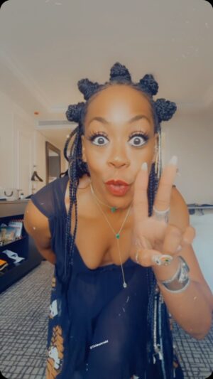 Tichina Arnold Instagram - #HappySUNday folks! There are many things in your life to be happy about. Let’s go! #Travel #Family #Laughter #Love