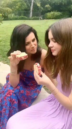 Tiffani Thiessen Instagram - Harper’s favorite summer treat…. My Strawberry Shortcake Ice Cream Sandwiches 🍓🍓🍓recipe in my cookbook #pullupachair