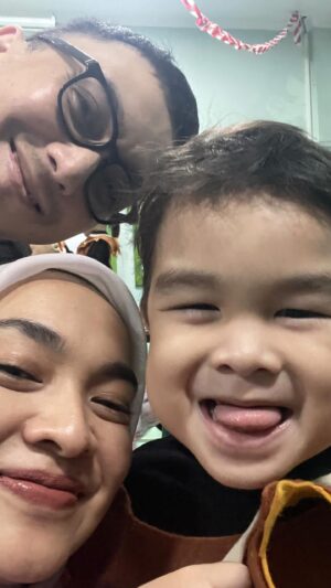 Tika Bravani Instagram - Meski datar tapi tetap semangat 🕺🏻✨