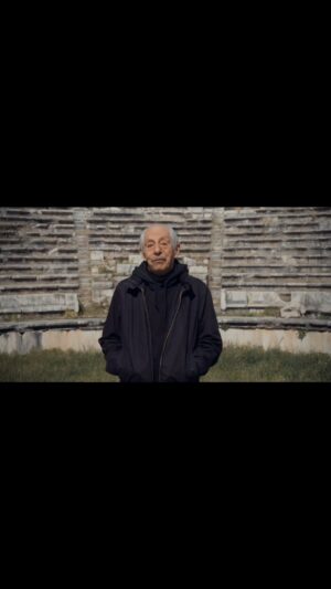 Tilbe Saran Instagram - Ne mutlu ona hep başı dik yüreği dolu aklı pırıl pırıl hep öncü yaşadı ! Hiç minnet eylemedi!!!
Canım Genco abi ama bizi yalnız bıraktı🖤🖤🖤