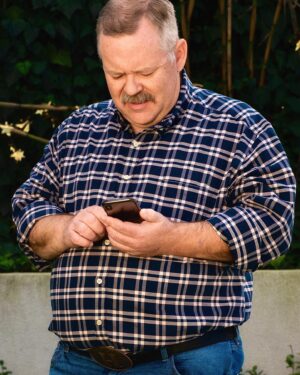 Tim Hooper Instagram - I call this one “my phone ain’t workin, somebody fix it please.” Damn thing just don’t wanna do it’s job right, it’s not my fault!

#fixmyphone #damntechnology #stuckathome #mustachesofinstagram #beltbuckle #iphonebear #reboot #bluebubbles