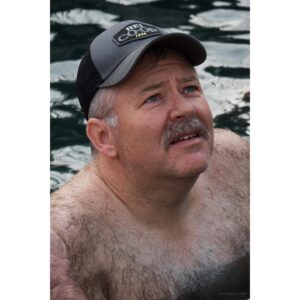 Tim Hooper Instagram - Happy New Year. I’ve spent most of it doin this: 🏊🏻 🌊 ☀️ 👓 
photo by @bradbardbadr 
#happynewyear #poolsidebear #pilotseason #backtothegrind #holidaysover #actorslife