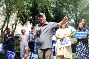 Tim Kaine Instagram - Hello Burke! Wow, it was so nice to be back with you for the @VADemocrats canvass kickoff for @KamalaHarris, @TimWalz, me, and Dems across the ballot. It’s going to be hard work here—we need to knock on doors and call our neighbors to win in November.