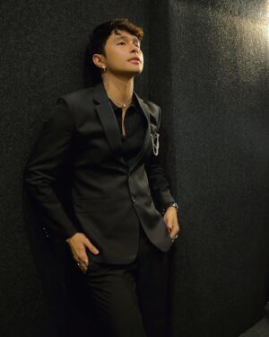 Tim Tuppil Instagram - Premier Night of Sky Valley 
#Ootd