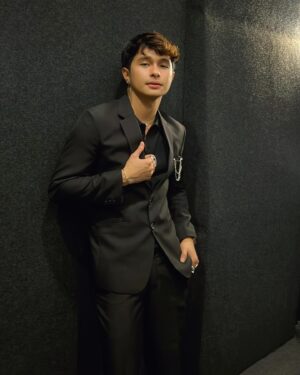 Tim Tuppil Instagram - Premier Night of Sky Valley 
#Ootd
