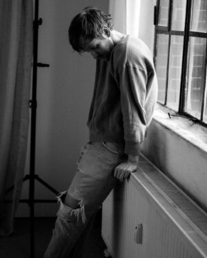 Timur Bartels Instagram - nothing special just some b/w
🤍🖤
Artist: @timur_bartels 
Foto: @annaclarastudio 
Production: @franziska_madeleine_ @tb_easymedia 
Studio: @manhattanstudiosberlin 
Styling: @phyllisjana 
H&M: @adelinehassidmakeup 
Assistant: @anna.sprngr 
Management: easy artists