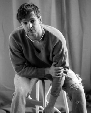 Timur Bartels Instagram - nothing special just some b/w
🤍🖤
Artist: @timur_bartels 
Foto: @annaclarastudio 
Production: @franziska_madeleine_ @tb_easymedia 
Studio: @manhattanstudiosberlin 
Styling: @phyllisjana 
H&M: @adelinehassidmakeup 
Assistant: @anna.sprngr 
Management: easy artists