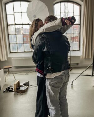 Timur Bartels Instagram - Ich swipe gerade durch meine Galerie und sehe, dass @franziska_madeleine_ heimlich fotos und videos mit meinem Handy gemacht hat 🥲 frech 🫶🏼