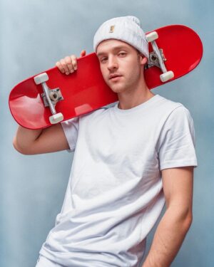Timur Bartels Instagram - Hab Bock n 90s film zu drehen..🍿
Welcher Look wäre mein character?? 1-10