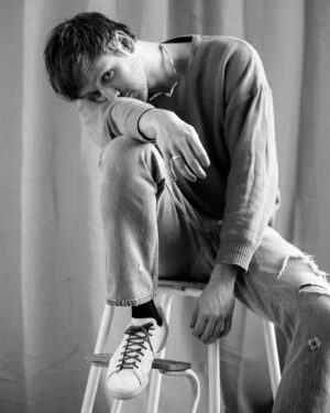 Timur Bartels Instagram - nothing special just some b/w
🤍🖤
Artist: @timur_bartels 
Foto: @annaclarastudio 
Production: @franziska_madeleine_ @tb_easymedia 
Studio: @manhattanstudiosberlin 
Styling: @phyllisjana 
H&M: @adelinehassidmakeup 
Assistant: @anna.sprngr 
Management: easy artists