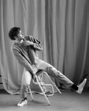 Timur Bartels Instagram - nothing special just some b/w
🤍🖤
Artist: @timur_bartels 
Foto: @annaclarastudio 
Production: @franziska_madeleine_ @tb_easymedia 
Studio: @manhattanstudiosberlin 
Styling: @phyllisjana 
H&M: @adelinehassidmakeup 
Assistant: @anna.sprngr 
Management: easy artists