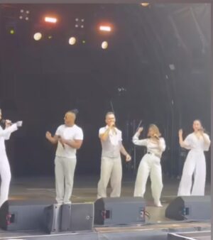 Tina Barrett Instagram - #thankyou @yorkraces for having us 🩷 the most amazing crowd and beautiful city 😻🥂☀️🐎✨ @sclub #york love ya 💕💋

#makeup @malincolemanmakeup 

#styling  @madeleinebowdenstyle