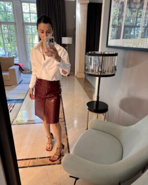 Tina Kandelaki Instagram - Пока собирала фотографии для поста, задумалась, что как будто луки на этой неделе более расслабленные и женственные. 

Что скажете? Видите изменение? 
Может, отдых повлиял. Какой образ из #БитваЛуков вам нравится больше всего?❤️