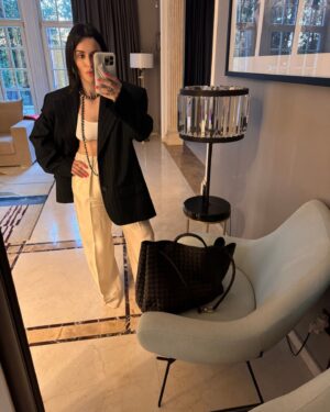 Tina Kandelaki Instagram - Пока собирала фотографии для поста, задумалась, что как будто луки на этой неделе более расслабленные и женственные. 

Что скажете? Видите изменение? 
Может, отдых повлиял. Какой образ из #БитваЛуков вам нравится больше всего?❤️