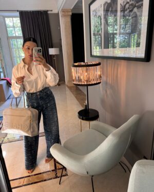 Tina Kandelaki Instagram - Пока собирала фотографии для поста, задумалась, что как будто луки на этой неделе более расслабленные и женственные. 

Что скажете? Видите изменение? 
Может, отдых повлиял. Какой образ из #БитваЛуков вам нравится больше всего?❤️