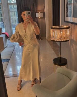 Tina Kandelaki Instagram - Пока собирала фотографии для поста, задумалась, что как будто луки на этой неделе более расслабленные и женственные. 

Что скажете? Видите изменение? 
Может, отдых повлиял. Какой образ из #БитваЛуков вам нравится больше всего?❤️