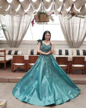 Tina Philip Instagram - Magic and miracles are everywhere 🧚✨
.

Outfit: @bawreefashions 
Clicked by: @memoriaproduction 
Jewellery: @jazzy_the_rentals 
Hair and makeup: @nandanisandha_ 
Location: @truetrammtrunk