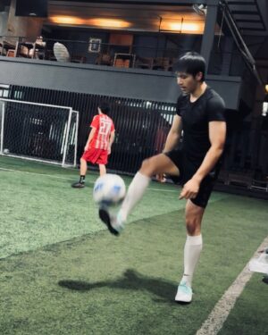 Tinwiphat Khueankaew Instagram - เชียร์บอลให้ส่งเสียง อยากได้คนข้างเคียงให้ส่งใจ...ว่าซ่านน ⚽️🥰 

#ARTTIN #อาร์ตติณณ์ #บ้านอาร์ตติณณ์ #THEAT