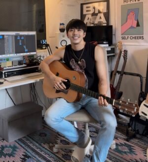 Tinwiphat Khueankaew Instagram - คนที่จะบอกว่าฮัก และพูดว่าฮัก เรื่อยๆไป 🤍🩷
รอติดตาม COVER เพลงของอาร์ตเร็วๆนี้นะค้าบบ...

#ARTTIN #อาร์ตติณณ์ #บ้านอาร์ตติณณ์ #THEAT