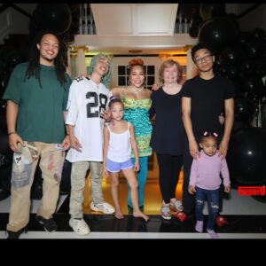 Tiny Harris Instagram - Happy birthday my love!! My rock @diannecottlepope we cherish u with all we got. U are truly God’s gift & Blessings to our family!! We love u & so grateful for u!! Happy 79th birthday I had the best time spending it with u on your day!! 🙏🏽❤️💞