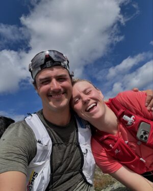 Tiril Sjåstad Christiansen Instagram - Postkort fra Geilo 📮 Fjellet er fint på sommeren ass! 

Deilige løpeturer i fjellet, toppturer med ungene, utefrokost på trappa, piknik ved fjorden, stølstur til @hamarsboenstolen, alt for mye gode oster fra bygda og deilige sykkelturer 🙏🏼 Takknemlig for masse kvalitetstid med familien, en aktiv ferie, litt alene tid med @stian_lauritzen og masse sprell med de to rakkerungene våres!