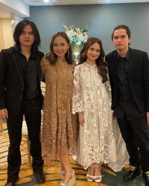 Tissa Biani Azzahra Instagram - sabtu minggu selalu jadi hari kondangan!
happy wedding kakakku @ade_govinda & @indiarisa_ semoga menjadi pernikahan yang langgeng sampai akhir hayat 🤍🌻

hair do @hairdo_mitsa 
dress @rorastudio