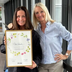 Titti Schultz Instagram - Nu finns det. Mitt Sommar i P1.
🌸
Louise och Tim, producent och tekniker, ni borde ha minst en varsin medalj. Tack för all hjälp, pepp, tålamod och skratt! Utan er hade det här inte blivit av och ni vet att det är alldeles sant…! 
🌸
Programmet hittar du NU i SR Playappen. Eller om du lyssnar på själva radioprogrammet, då hörs vi 13.00 i P1. 
🌸
Tack igen @louise_malmberg @tims_kellerman ♥️
Och Bibi för förtroendet.